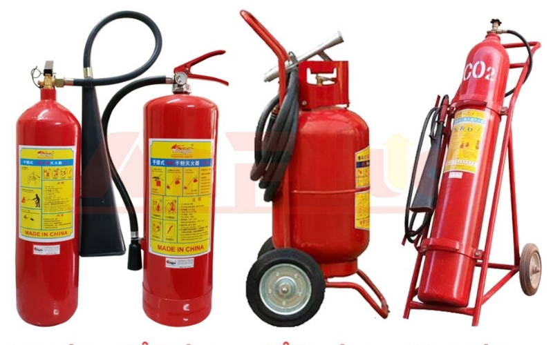 Các loại bình chữa cháy: Hướng dẫn cách phân biệt 6 Đừng thấy "bình đỏ" là tưởng giống nhau: Cách phân biệt các loại bình chữa cháy qua "vòi" và "mã hiệu"